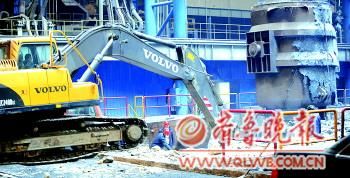 2月20日23時30分，鞍鋼重型機械公司鑄鋼廠發生噴爆事故，這是事故現場。 新華社發本報