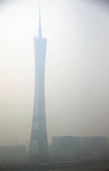 廣州市區被霧霾籠罩。新華社發
